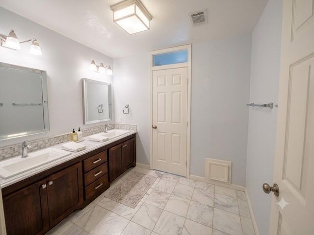4423 Knightsbridge Boulevard, Sugar Land, TX 77479