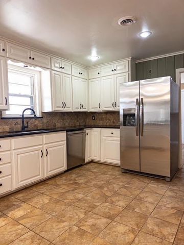 2222 S Travis Street, Amarillo, TX 79109