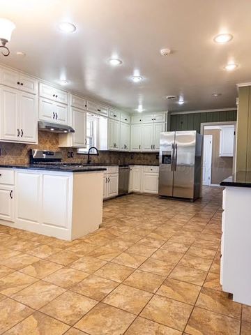 2222 S Travis Street, Amarillo, TX 79109