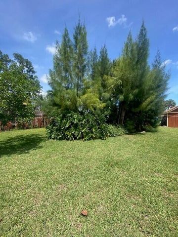 1100 Cameo Circle, West Palm Beach, FL 33417