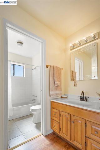 2751 Wallace St, Berkeley, CA 94702