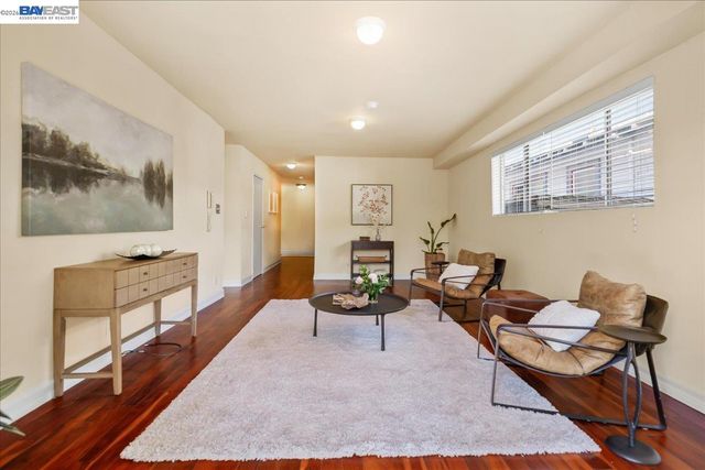 2751 Wallace St, Berkeley, CA 94702