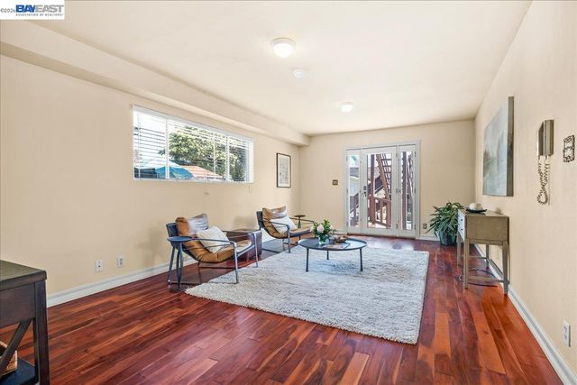 2751 Wallace St, Berkeley, CA 94702