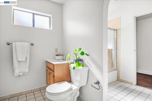 2751 Wallace St, Berkeley, CA 94702