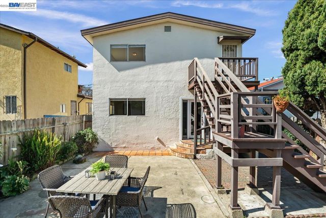 2751 Wallace St, Berkeley, CA 94702