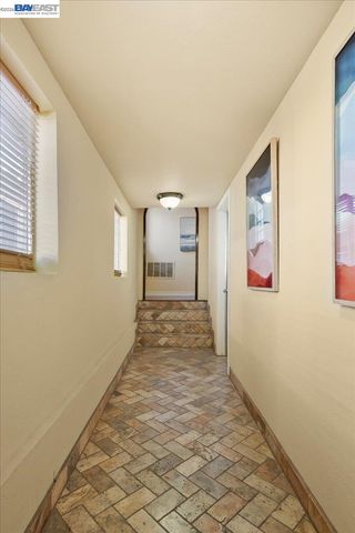 2751 Wallace St, Berkeley, CA 94702