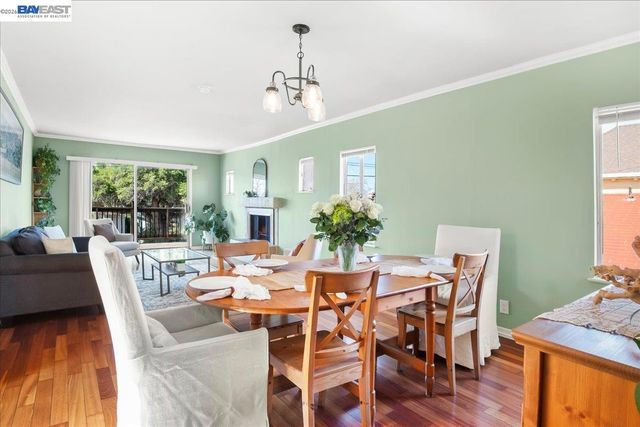 2751 Wallace St, Berkeley, CA 94702