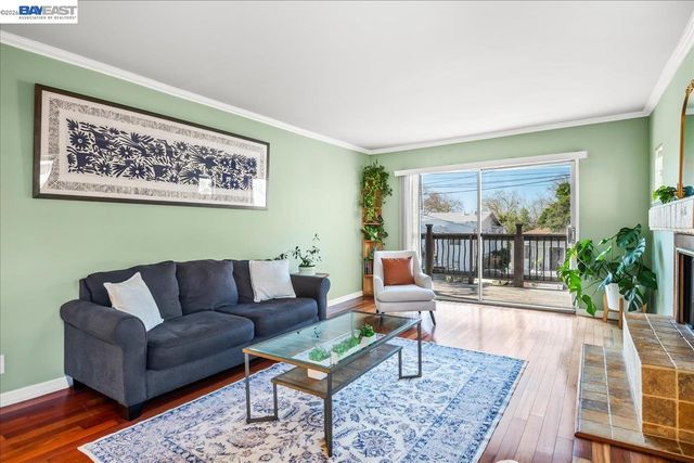 2751 Wallace St, Berkeley, CA 94702