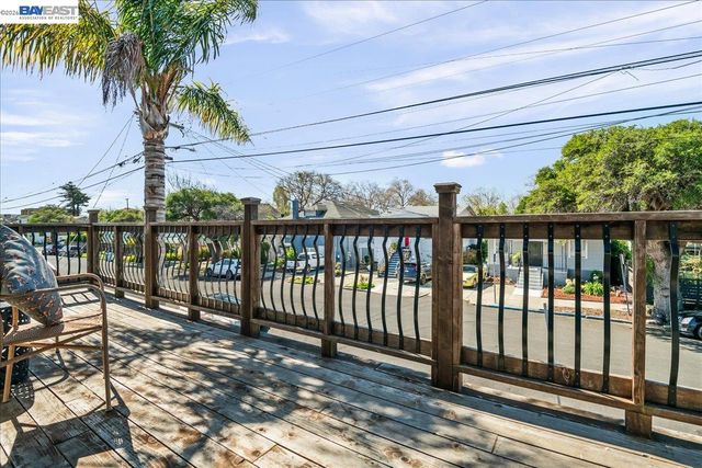 2751 Wallace St, Berkeley, CA 94702