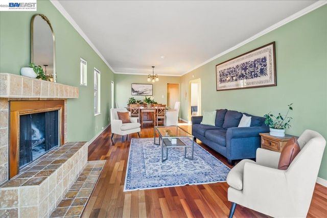 2751 Wallace St, Berkeley, CA 94702