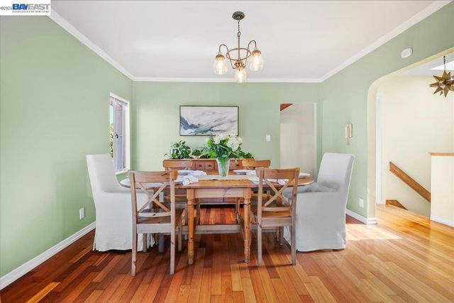 2751 Wallace St, Berkeley, CA 94702