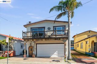 2751 Wallace St, Berkeley, CA 94702