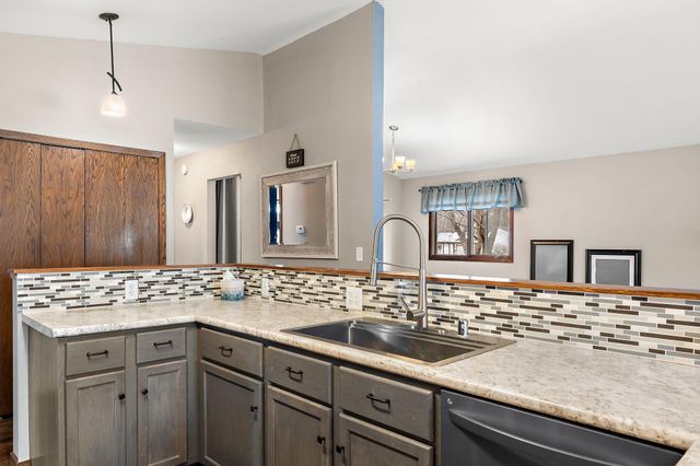 163 Southwind Lane, West Saint Paul, MN 55118