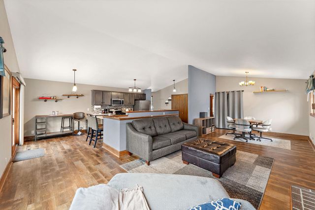 163 Southwind Lane, West Saint Paul, MN 55118