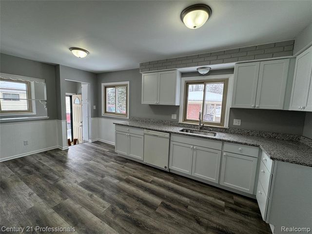 6327 Merriman Road, Garden City, MI 48135