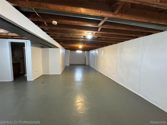 6327 Merriman Road, Garden City, MI 48135