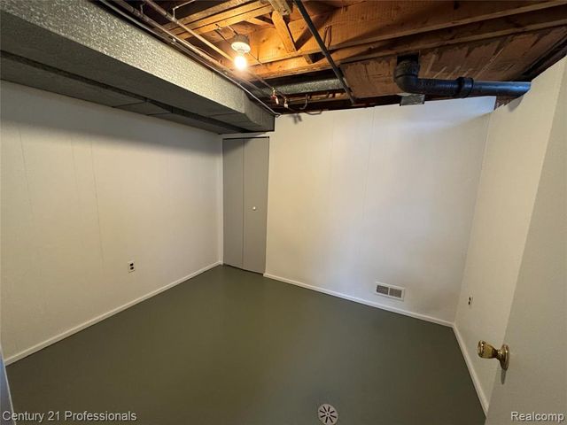 6327 Merriman Road, Garden City, MI 48135