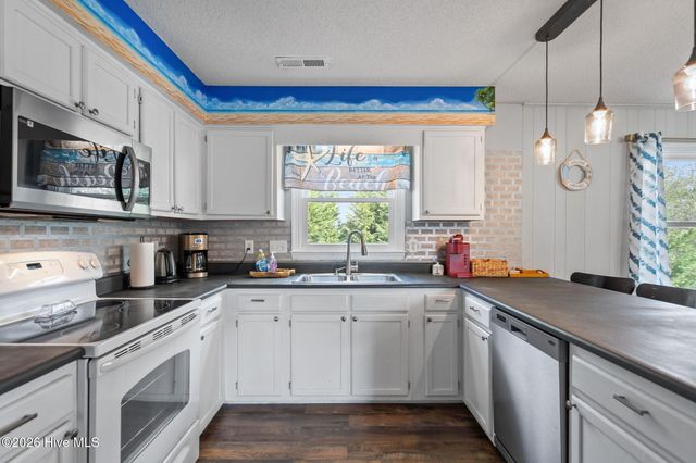 321 NE 59th Street, Oak Island, NC 28465