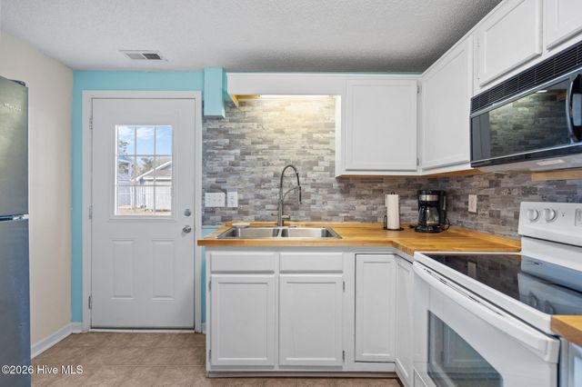 321 NE 59th Street, Oak Island, NC 28465