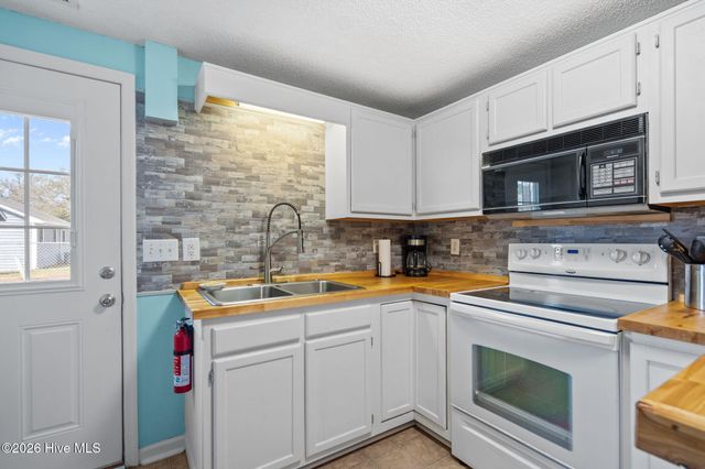 321 NE 59th Street, Oak Island, NC 28465