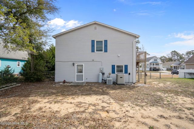 321 NE 59th Street, Oak Island, NC 28465