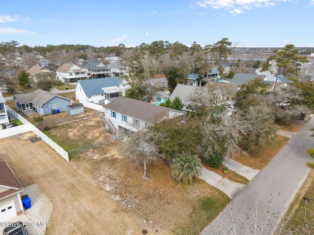 321 NE 59th Street, Oak Island, NC 28465