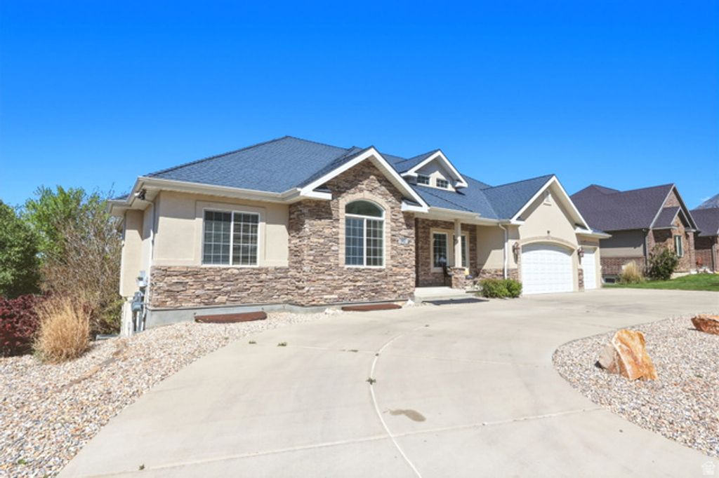 Image 2 of property listing at 182 S 1300 E, Pleasant Grove, UT 84062