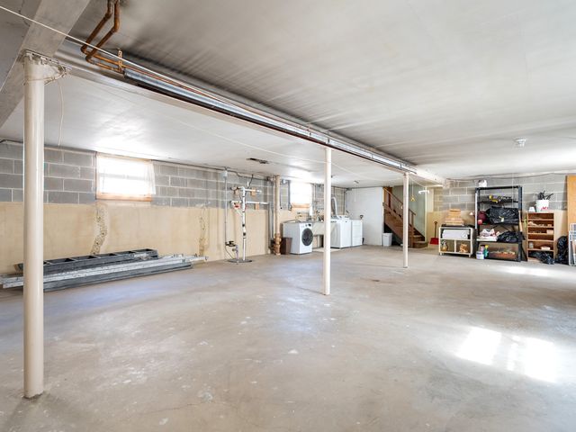 735 N NORTHWEST Highway 2, Park Ridge, IL 60068