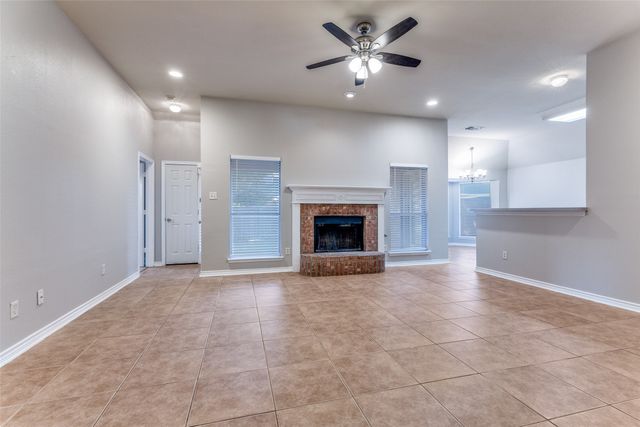 909 Canterbury Drive, Saginaw, TX 76179
