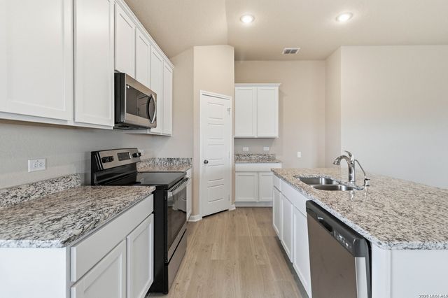 2961 Greenbriar, Seguin, TX 78155