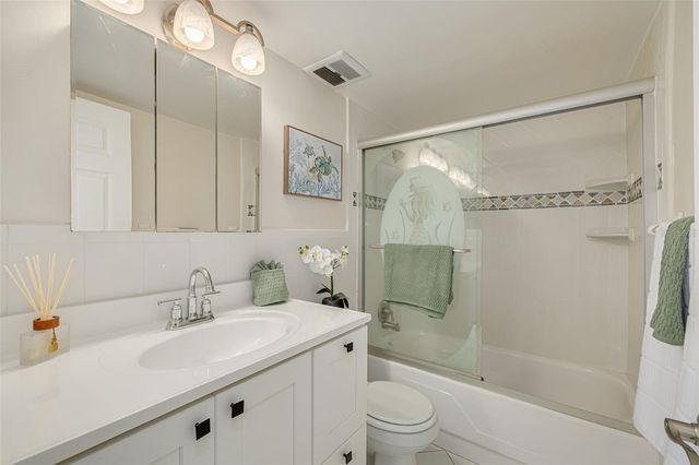 250 126TH AVENUE 104, Treasure Island, FL 33706