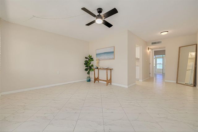 250 126TH AVENUE 104, Treasure Island, FL 33706