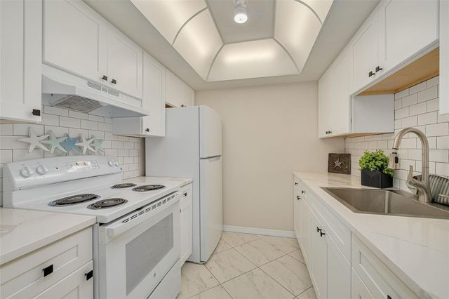 250 126TH AVENUE 104, Treasure Island, FL 33706