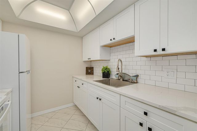 250 126TH AVENUE 104, Treasure Island, FL 33706