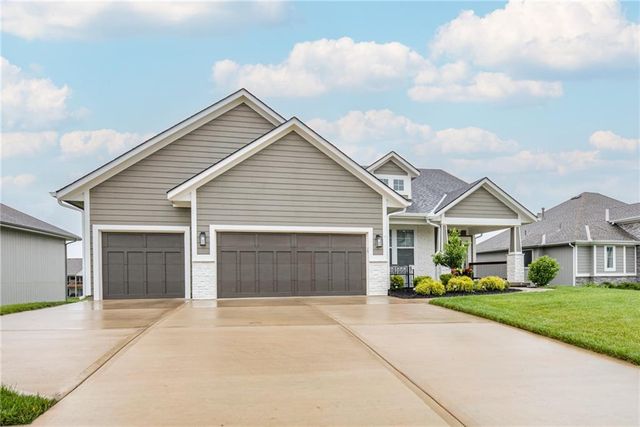 5876 McCormick Drive, Shawnee, KS 66226
