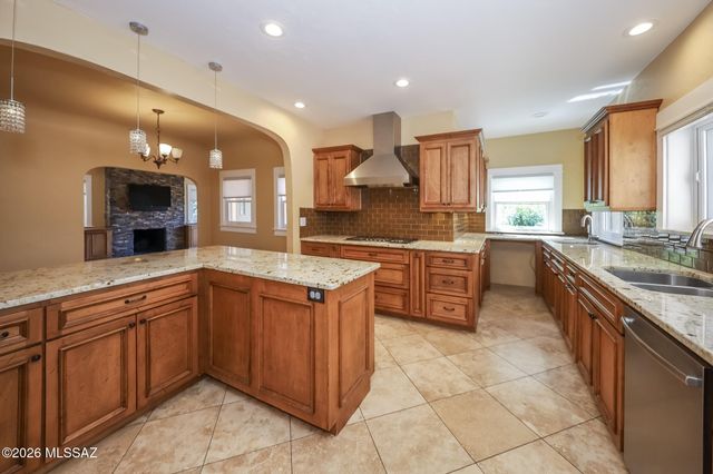 2221 E 1st Street, Tucson, AZ 85719