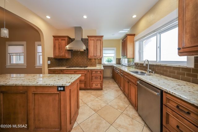 2221 E 1st Street, Tucson, AZ 85719