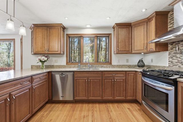 9 Olde Farm Lane, North Reading, MA 01864