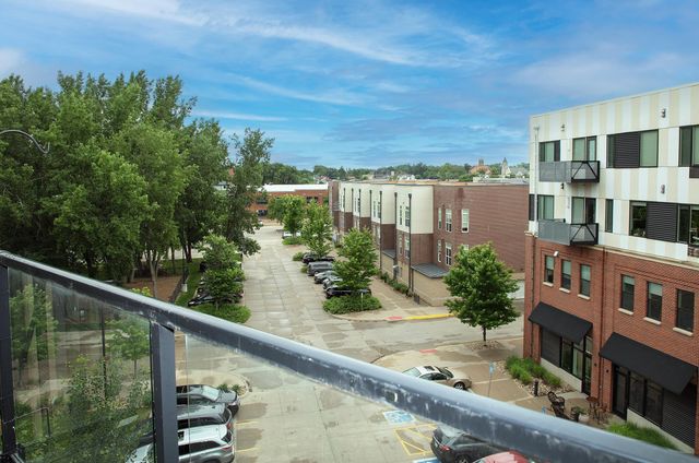 250 State St Apt 402, Cedar Falls, IA 50613