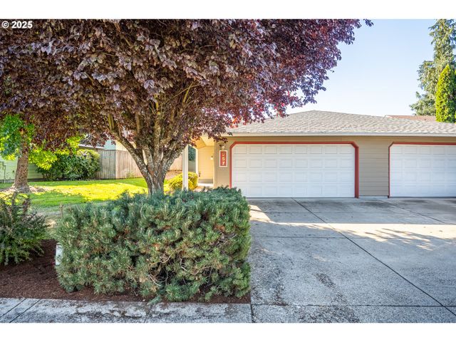 957 E BENJAMIN Ave, Cottage Grove, OR 97424