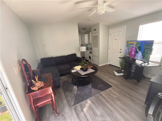 2060 Newport Blvd, Costa Mesa, CA 92627