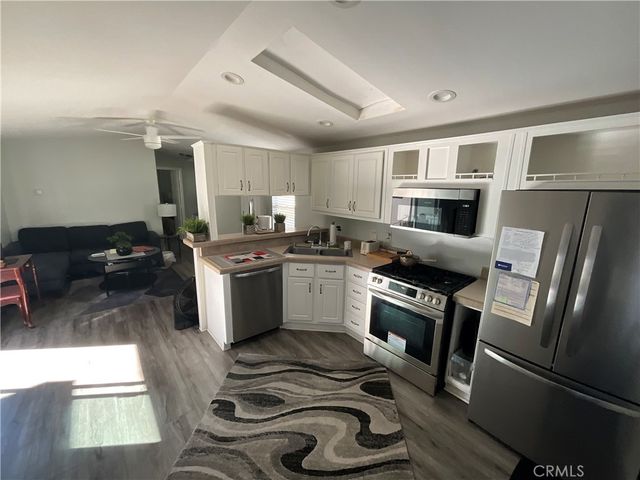2060 Newport Blvd, Costa Mesa, CA 92627