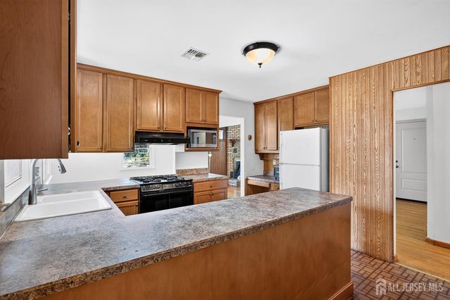 43 Highland Street, East Brunswick, NJ 08816