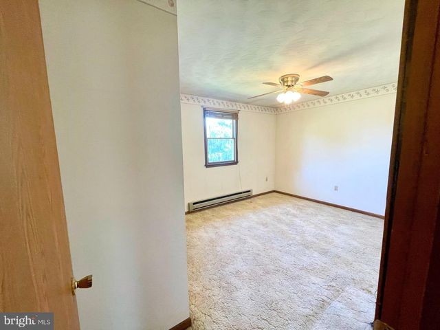 42 HIGHVIEW DR, Hanover, PA 17331