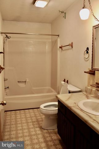 42 HIGHVIEW DR, Hanover, PA 17331