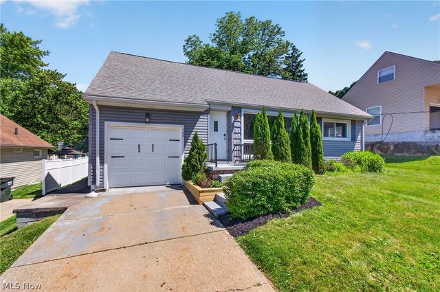 153 Far View Drive SW, North Canton, OH 44720