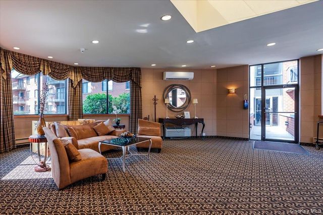 99 S Park Avenue 112, Rockville Centre, NY 11570