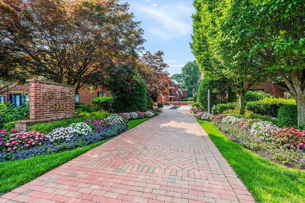 99 S Park Avenue 112, Rockville Centre, NY 11570