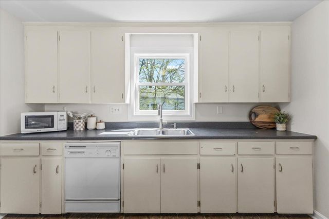 15 Abnaki Avenue, Essex Junction, VT 05452