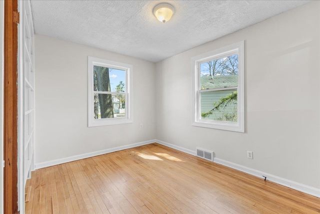 15 Abnaki Avenue, Essex Junction, VT 05452